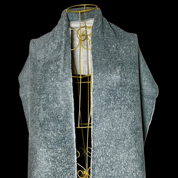 NWT Barefoot Dreams Soft CozyChic Reversible Scarf in Smokey Green Fog Gray, OS. - Picture 4 of 11